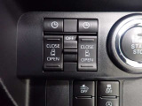 両側電動スライドドアのスイッチ付です。車内からもスイッチひとつで楽にドアの開閉が可能です。電動なので開閉時に力を使う必要がなく、半ドアになることもありません!