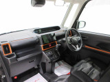 ダイハツのお店では、ダイハツ車を知り尽くしたプロフェッショナルが、専用の診断機器を使って各システムを点検しております。