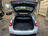 ゆったりとしたトランクルームでございます。たくさんのお荷物の車載が可能でございます。