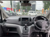 窓ガラスが大きく車両感覚も掴みやすいお車ですので安心してお乗りいただけます。