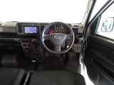 視界良好、操作しやすい運転席です。