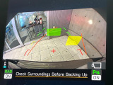 【バックカメラ】駐車時に後方がリアルタイム映像で確認できます。大型商業施設や立体駐車場での駐車時や、夜間のバック時に大活躍!運転スキルに関わらず、今や必須となった装備のひとつです!
