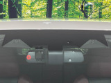 【アイサイトVer2】前方の車両等を検知し、衝突しそうな時は警報で注意を促し、ブレーキを踏む力をサポート。ブレーキを踏めなかった場合は衝突被害軽減ブレーキが作動、衝突回避をサポートします。