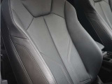 高級家具のような質の高いレザーを採用するのはAudiのクルマづくりの哲学のひとつです。体の大きなドイツ人が座っても頑丈な耐久性があります。シートヒーター付きですので冬でも大変心地良く運転をして頂けます