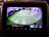バックカメラの画像です。ガイドラインがスムースな車庫入れをサポートいたします。車庫入れの安心感がアップしますね。