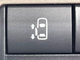【パワースライドドア】スマートキーや運転席のスイッチでスライドドアの開閉が可能♪電動だから力を入れてドアを開ける必要が無く、小さいお子様でも、重い荷物を持っている時もラクに開け閉めできます♪
