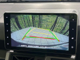【ステアリング連動バックカメラ】駐車時に後方がリアルタイム映像で確認できます。大型商業施設や立体駐車場での駐車時や、夜間のバック時に大活躍!運転スキルに関わらず、今や必須となった装備のひとつです!