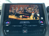 高音質で音楽やラジオを楽しめます。お気に入りのアーティストの楽曲を車内でお楽しみください。長距離ドライブも快適に。