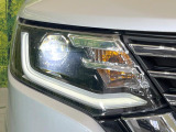 【LEDヘッドライト】悪天候や夜間走行時も良好な視界を確保し安心して運転できる高輝度LEDヘッドライトを装備!点灯速度が早く、消費電力も抑えられています。