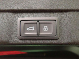 専用テスター、専用ツールによる細かな診断。各モデルの情報がインプットされた専用テスターを用いて、モデル毎や部位毎に専用スペシャルツールを使用し整備します。