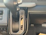 シフトノブの位置も最適配置なので、ラクな姿勢で、快適に運転できます。