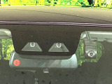 【スマートアシスト】走行中に前方の車両等を認識し、衝突しそうな時は警報とブレーキで衝突回避と被害軽減をアシスト。より安全にドライブをお楽しみいただけます。