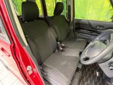 運転席まわりには十分なスペースがあり、大柄な方でもゆったり運転していただける環境です。