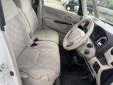 エンジンルームも綺麗に洗浄してから納車致します。普段あまり見ることが無い箇所だからこそ綺麗だと感動しますよね(*&acute;▽`*)