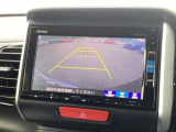 バックモニター付きで、車庫入れやバック時の後方確認をサポート。