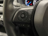 マルチインフォメーションディスプレイ内の表示切替や運転支援機能、オーディオの操作をステアリングから手を放さず行うことができ、運転に集中できます。