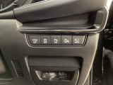 各種機能の切替スイッチは運転席パネル下に集約されています。任意で切り替え可能なため状況に合わせてお使いください。