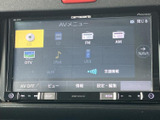 ラジオやCDなど、様々なメディアに対応したオーディオシステム。お気に入りの音楽で、快適なドライブを楽しみましょう。