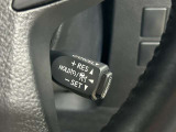 【レーダークルーズコントロール】ミリ波レーダーが車間距離を測って設定車速内で車速に比例した車間距離を保ちながら追従走行する装置で近づきすぎたときは自動でブレーキし、離れすぎたときには自動増速もする。