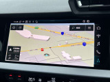 ●MMIナビゲーション『高解像度カラーディスプレイに、Bluetooth(R)接続によるハンズフリー通話機能を搭載しています。』
