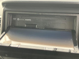 停車中にTVやビデオを楽しめるモニター。休憩時間や待ち時間に、エンターテイメントを満喫できます。快適な空間を演出します。