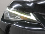 LEDヘッドランプには「オートマチックハイビームシステム」を搭載。夜間走行時にハイビームで走行可能と判断した場合、ロービームとハイビームを自動的に切り替え、前方視界確保をアシストします。