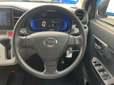 インテリアに合わせたデザインのステアリングは、運転される方のことも考え、運転しやすい形状、大きさです。是非一度、実際に触ってお確かめください。