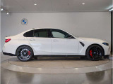 【BMWの伝統-3】BMWのお車は、&ldquo;駆け抜ける歓び&rdquo;を体現しております。走行の安定性とコーナリングの良さを追求し、思い通りにハンドルの操作可能です。