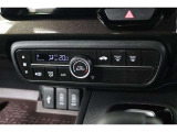 室内を快適温度にするオートエアコン!スイッチもシンプルで操作しやすく、オールシーズン快適なドライブに出かけられますね♪