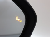 隣車線を走る車両をレーダーで検知し、ドアミラーでは確認しにくい後側方エリアに存在する車両に加え、急接近してくる車両も検知します。車両を検知するとドアミラーに搭載されたLEDインジケーターが点灯します。