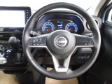 運転が楽しくなる明るく開放的な運転席まわりです。