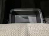 助手席下にも収納スペースあります☆コンパクトなのにたくさん収納があって助かります☆車検証を入れてる方も多い収納スペースです☆