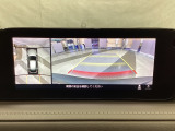 狭い場所での駐車やすれ違いなどでより的確な運転操作に役立つ360&deg;ビューモニターが装備されています。
