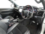 シンプルで使いやすいデザインの運転席です。