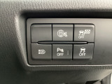 安全装置のスイッチは運転席パネル右下に集約されています。任意で切り替え可能なため状況に合わせてお使いください。