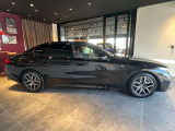 ☆BMWの前後重量配分50:50はエンジン自体をフロントタイヤよりも後ろにずらし、通常はエンジンルーム内に搭載される重量物であるバッテリーをトランクに移動させるなどして実現されています☆