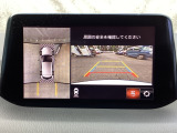 狭い場所での駐車やすれ違いなどでより的確な運転操作に役立つ360&deg;ビューモニターが装備されています。