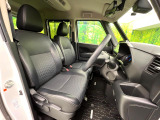 運転席シート廻りは使用感も少なく、良好な状態となっています。丁寧に使われていたことがよくわかりますね。