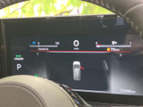 洗練されたデザインのメーターパネル。重要な情報を分かりやすく表示し、運転状況を把握できます。視認性の高さも魅力です。