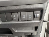 電動両側パワースライドドア