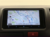 いまや必須装備「ナビゲーション」搭載!知らない場所に、スイスイッとドライブ。なんて便利な機能でしょうか?もう、これなしではハンドルを握れませんね!でも、運転中の操作は危険ですのでご注意ですね♪