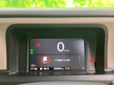 視認性の高いメーターで、速度や車両情報を確認しやすいです。運転に集中できるよう、必要な情報を的確に表示。安心の運転をサポートします。