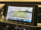 リバースギアに入れるだけで後方の表示へ切り替わります。夜間や雨の日の駐車も楽になりますよ。
