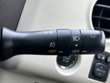 雨天時でもクリアな視界を確保できるワイパーレバー。操作も簡単で、快適な運転をサポートします。