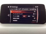 ハンドル操作をアシストすることにより車線からの逸脱回避を支援します。