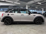 全てのMINIに全国のMINI正規ディーラーでご利用いただける保証をお付けしてご納車させていただいております(一部特殊車両を除く)。