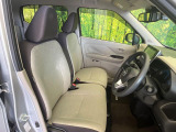 運転席シート廻りは使用感も少なく、良好な状態となっています。前オーナー様が丁寧に使っていたことがよくわかりますね。