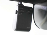 ◆ドライブレコーダー◆映像・音声などを記録する自動車用の装置です。 もしもの事故の際の記録はもちろん、旅行の際の思い出としてドライブの映像を楽しむことができます。