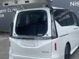 人気のデュアルバックドア☆後ろの狭い駐車場でも荷物の載せ降ろしがスムーズです♪