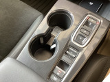 ワンアクションでスムーズな運転を支援する、エレクトリックギアセレクターに、パーキングブレーキは、電子制御パーキングブレーキです。